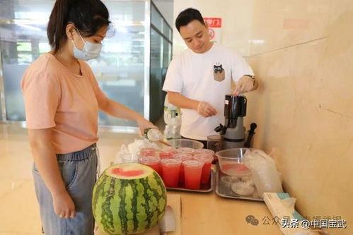 全家围观吃瓜视频,一场吃瓜盛宴背后的社会现象解析