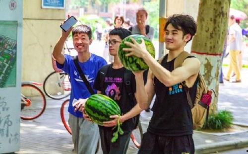 青岛大学吃瓜,吃瓜群众的味蕾探险记