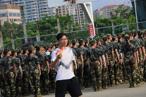 吃瓜军训迎新,新生们的独特迎新体验